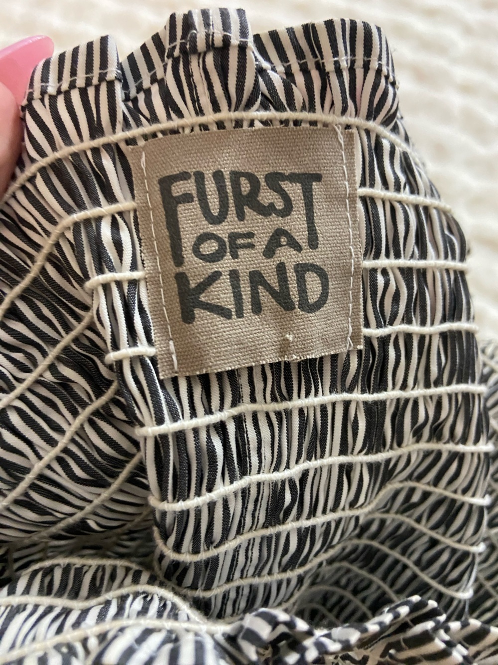 First of all kind Striped Off-Shoulder Smocked Crop Top 39174 - Picture 4 of 9